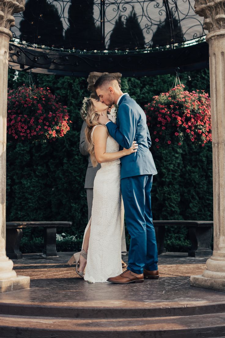Pin by Brooke Henderson on Wedding | Couple photos, Couples, Wedding