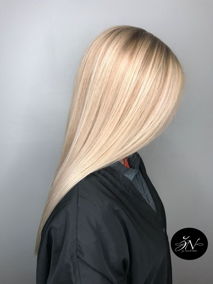 Beige blonde balayage