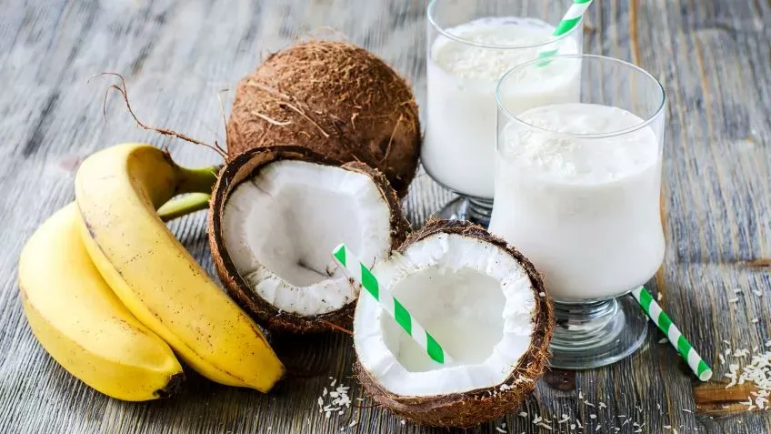 Licuados Para Embarazadas Super Sanos Y Deliciosos Con Recetas Coconut Milk Smoothie Coconut Oil Smoothie Milk Smoothie