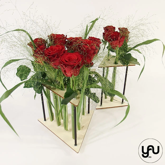 Aranjament floral trandafiri _ A331 – YaU concept Floral Art, Floral Design, Floristry, Glass Vase, Architect, Concept, Contemporary, Artist, Red