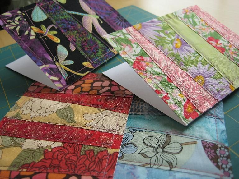 Patchwork Fabric Greeting Cards - Quilting Tutorials and Fabric Creations - Quilting in the Rain Fabric Postcards, Fabric Cards, Paper Cards, Fabric Paper, Mini Quilts, Scrap Quilts, Patchwork Cards, Patchwork Fabric, Patchwork Tutorial