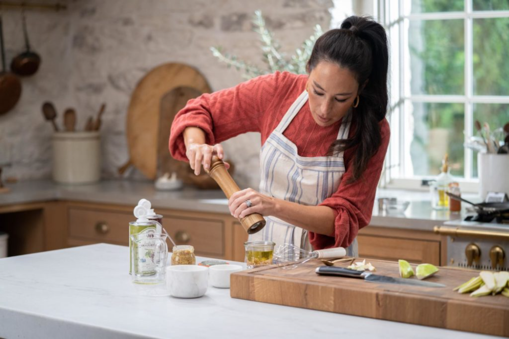 Episode 17 The Magnolia Table Magnolia Farmhouse Kitchen Decor Modern Farmhouse Decor Joanna Gaines Diy Dining Room Table