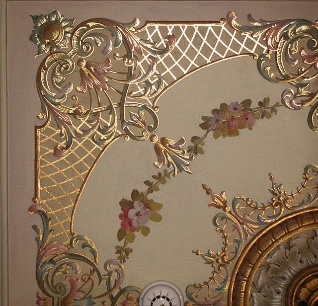Gipsstuck Wandrelief Medusa Gold mit Mäanderband