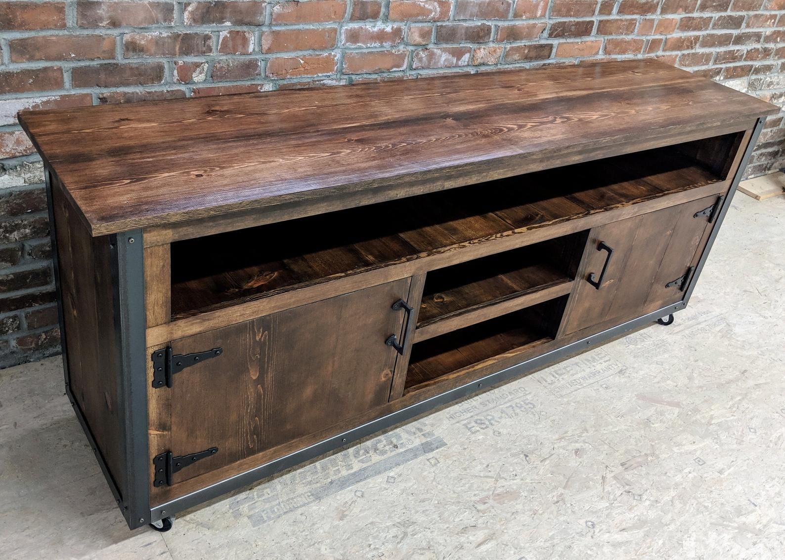 Rustic Industrial barn board centro de entretenimiento TV stand Reclaimed Wood 72