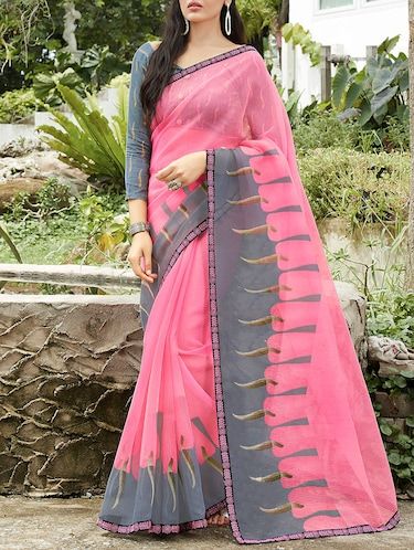 Geometric Printed Saree With Blouse Printed Sarees, Printed Blouse, Saree Models, Blouse Material, Blouse Online, Wear Pink, Pink Print, Lace Detail, Pink Color