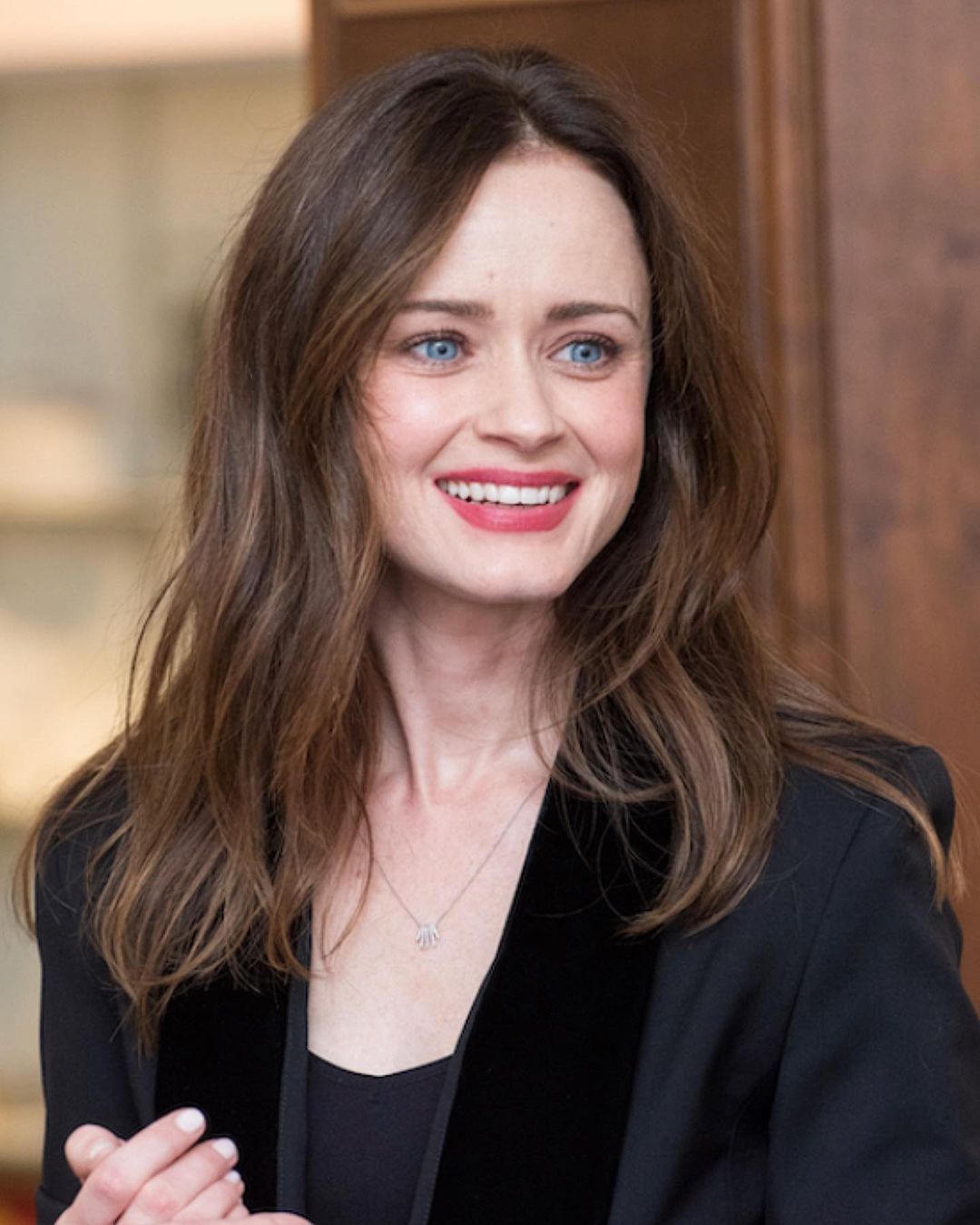 Rory Gilmore’s Instagram profile post: “Best Smile. 😁 #alexisbledel #