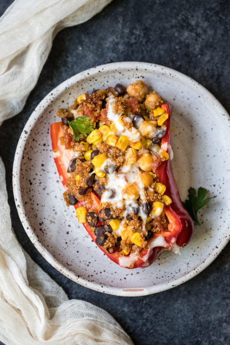 Spicy Vegetarian Quinoa Stuffed Bell Peppers #stuffedbellpeppers