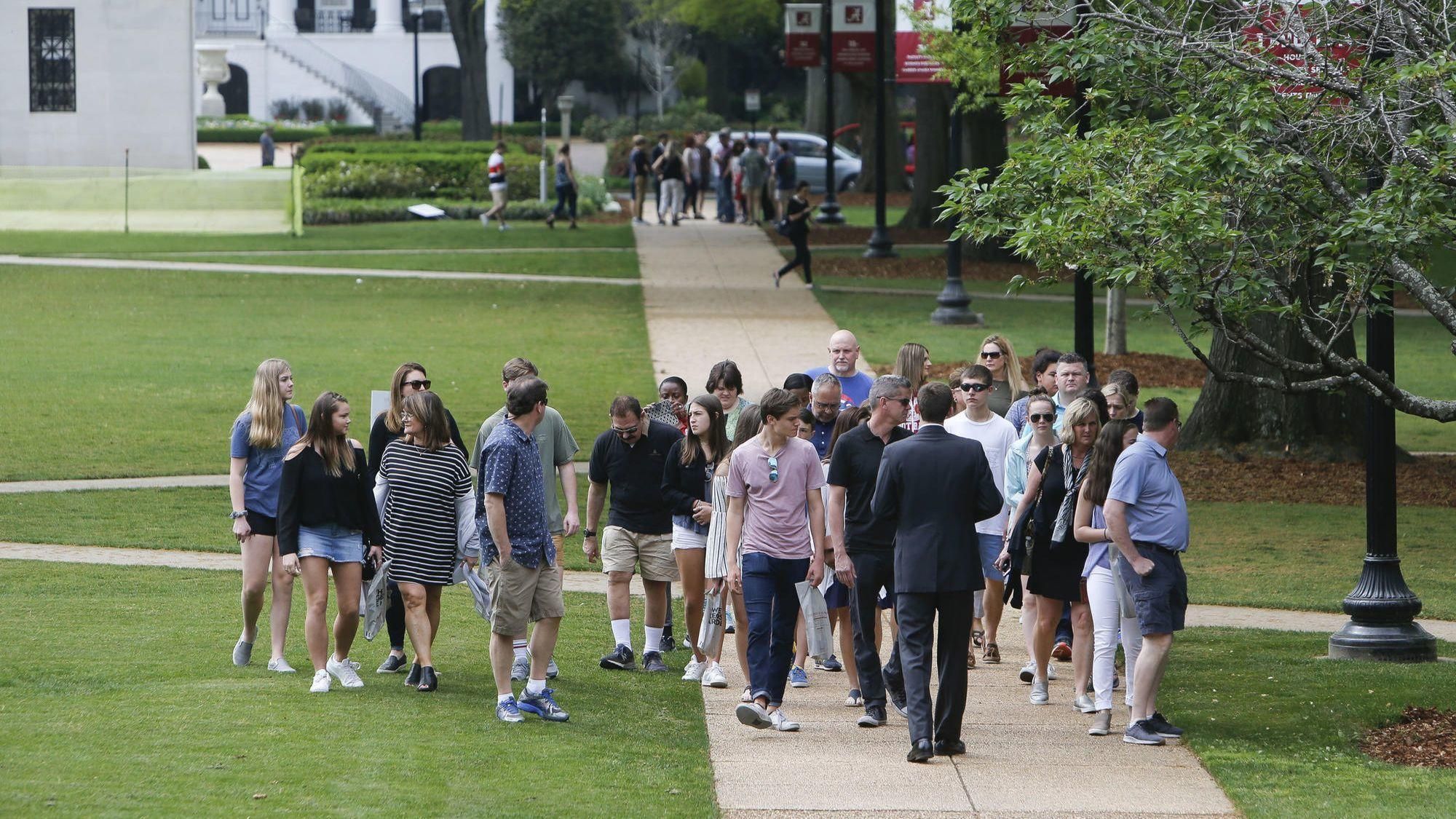 Illinois Losing Even More High School Graduates To Out Of State