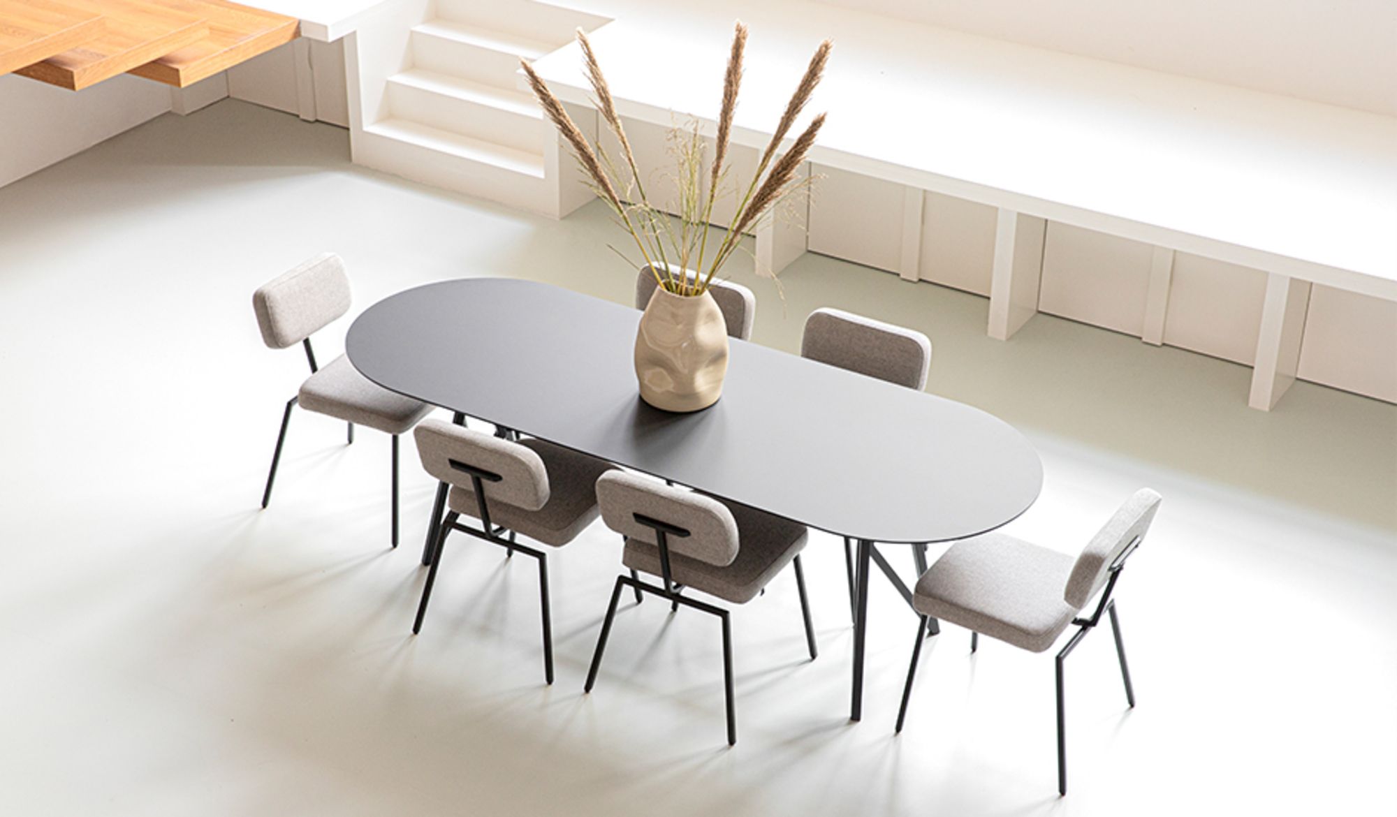 tafel en stoelen van Studio Henk. Bij ons in de winkel! | Tafel en stoelen, Eetkamer idee, Interieur