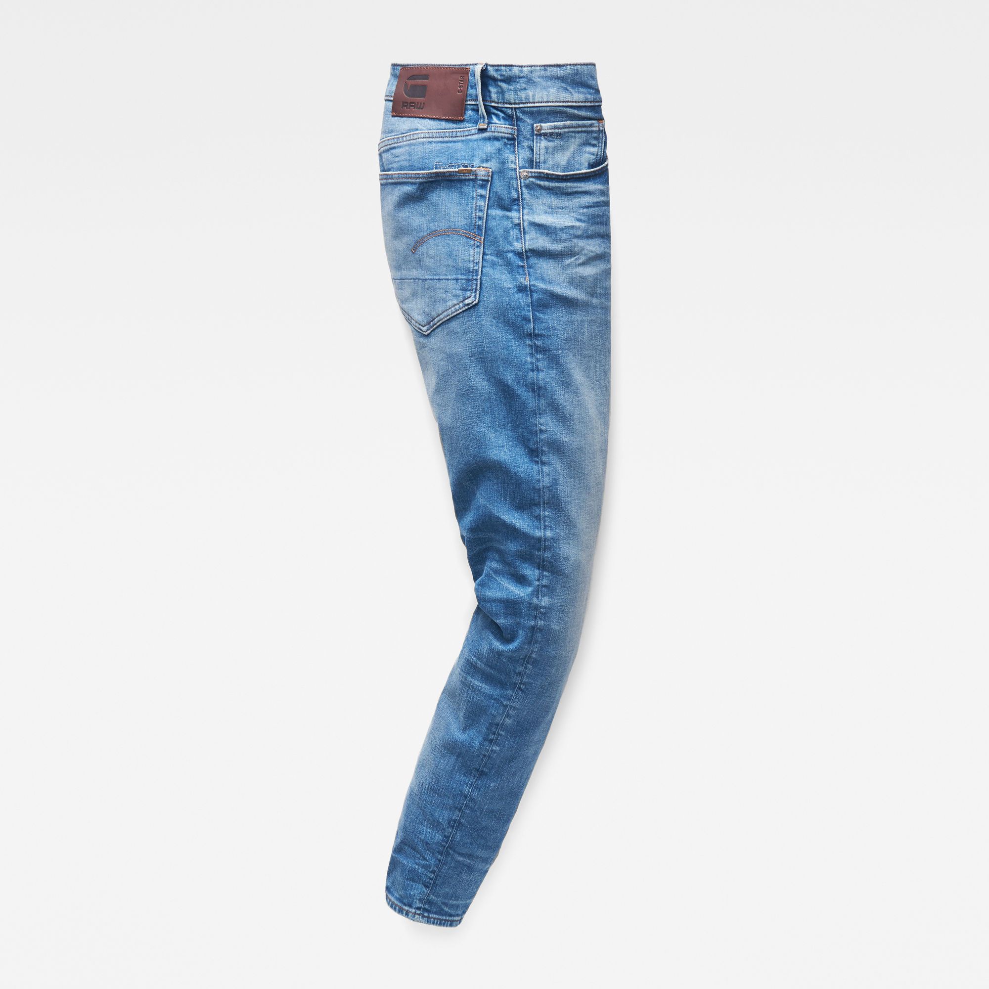 De G-Star 3301 Straight Tapered Jeans werd geïnspireerd door een authentieke western jeans met een 5-pocket constructie. De tweekleurige metalen rivets verstevigen de hoeken van de zakken. Normale tailleband,Normale taille,Loopt taps toe van knie tot zoom,Knoopsluiting 98% Katoen, 2% Elastaan G Star Raw Jeans, Jeans Slim, Mens Jeans, Tapered Jeans Men, Western Jeans, Raw Denim, Pocket Jeans, Stretch Denim, Style