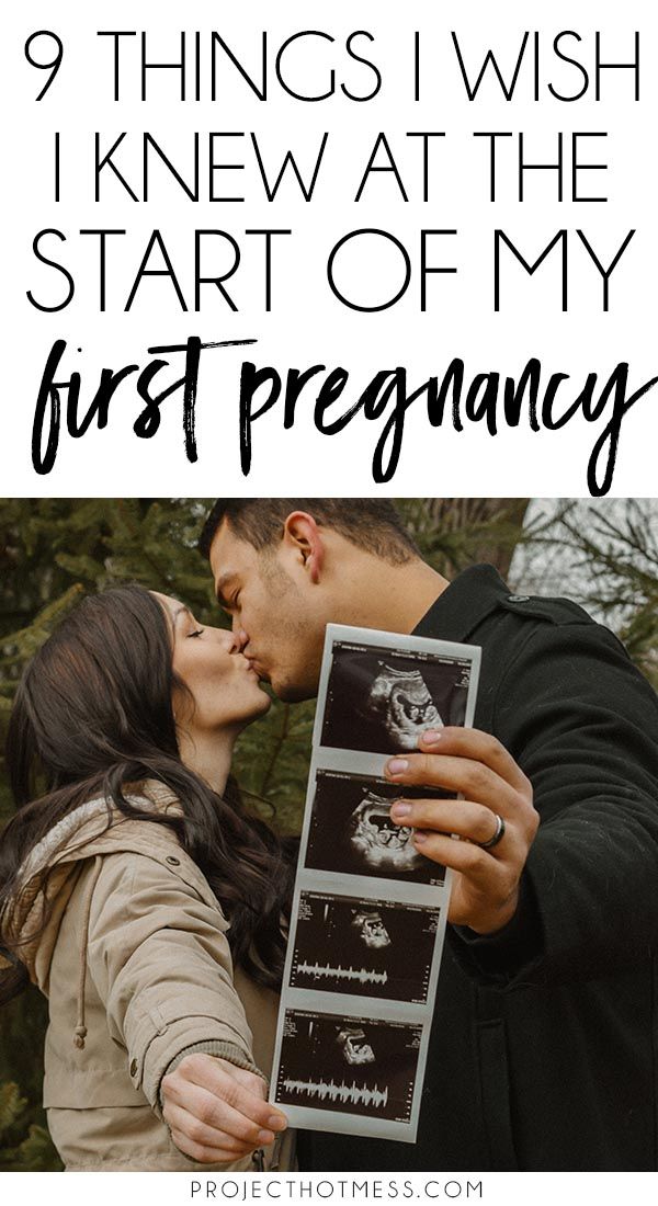 It wasn't until I looked back on my first pregnancy that I realised just how little I knew. I had no idea what I was in for - and I know many women are in the same boat. It can be hard to know where to start! Here are some of the things I wish I knew at the start of my first pregnancy. #pregnancy #pregnantlife #pregnant 5 Weeks Pregnant, Pregnant Mom, Prego, Newly Pregnant, Pregnancy Announcement Photos, Pregnancy Photos, Pregnancy Info, Early Pregnancy, Cute Baby Announcements
