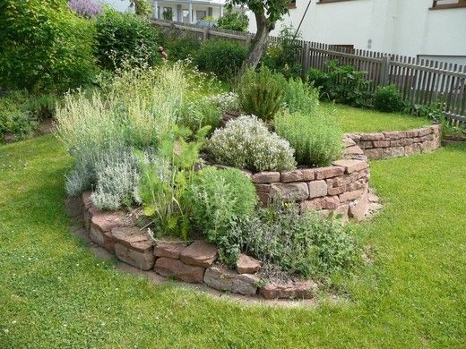 Realizzare un aiuola originale a forma di spirale! 20 idee (video ... Creare un aiuola