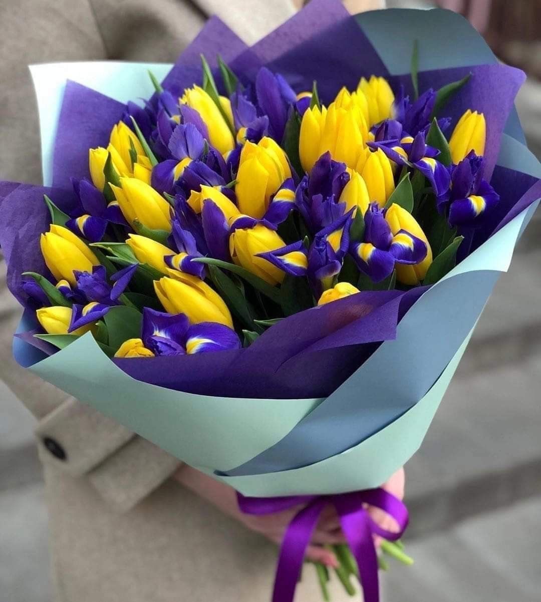 Pin By Lana On How To Wrap Flowers Fresh Flower Bouquets edwin-round-mirror-dear-grace-home-interiors