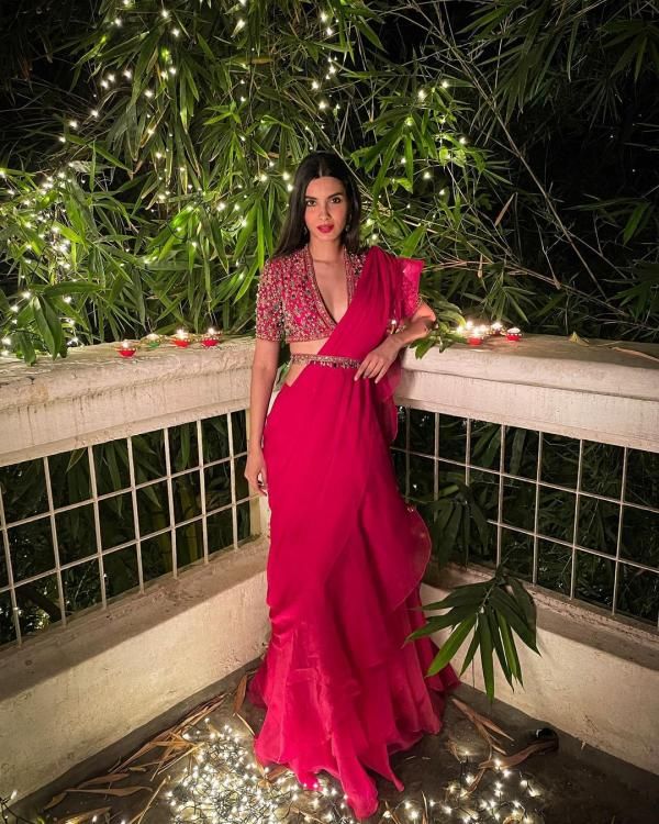 Sarees are a special piece of clothing, especially for us Indians. From weddings, cocktail parties to day-to-day use, sarees win all eyeballs. Nothing makes one look as elegant and graceful as one in a saree. It can be ethnic, western, contemporary or anything you want it to be. As we see the evolution of normal sarees to pre-draped and pant-saree styles, we are completely consumed by the beauty of Diana Penty in stunning sarees. Red carpets to festivals, the Cocktail actress gives us the perfec Party Wear Indian Dresses, Dress Indian Style, Indian Wedding Outfits, Indian Fashion Dresses, Indian Outfits, Pant Saree Style Pakistani Outfits, Cocktail Party Dresses, Wedding Cocktail Outfits, Indian Cocktail Dress