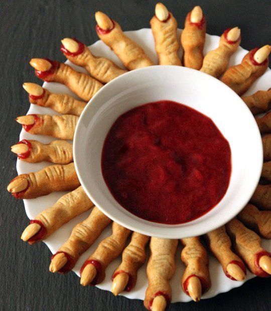 Halloween Fingerfood, Comida De Halloween Ideas, Halloween Party Appetizers, Snacks Für Party, Halloween Food For Party, Party Food Appetizers, Halloween Recipes, Holiday Recipes, Halloween Decorations