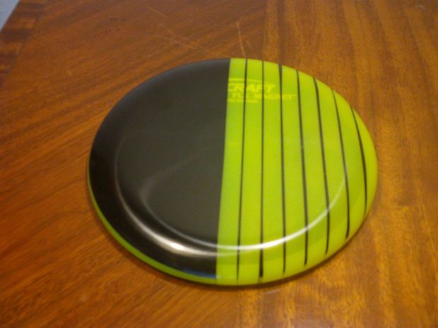 Disc Golf Disc Dyeing Tutorial: Cheap DIY Golf Disc Designs Using Electrical Tape #dyeingtutorials