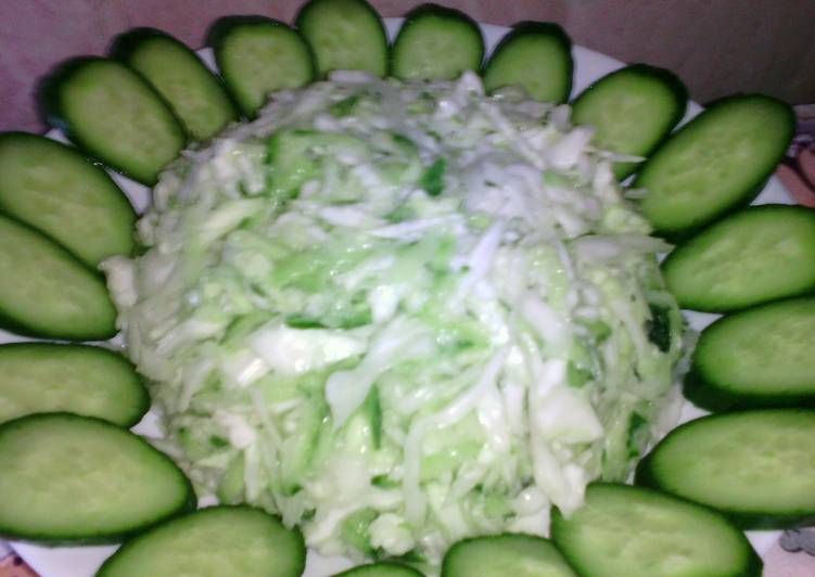 Салат из капусты нежный, сочный и очень вкусный Cucumber, Zucchini, Vegetables, Recipes, Food, Essen, Vegetable Recipes, Meals, Eten
