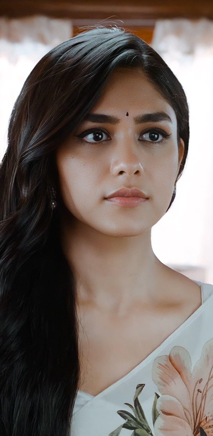 Pin By Eswaran On Mrunal Thakur Long Hair Indian Girls Cute Beauty Beautiful Face Images 