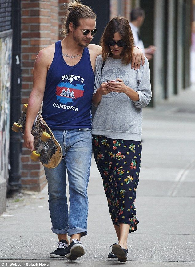 A Day In The Life Alexa Chung Looks Stylish Beatles Sweater And Hy Days Alexa And Her Friend Went For A Walk Through The East Village Where Brit