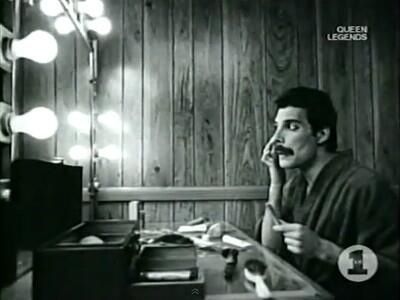 My Make Up May Be Flaking But My Smile Still Stays On Queen Freddie Mercury Freddie Mercury Somebody To Love
