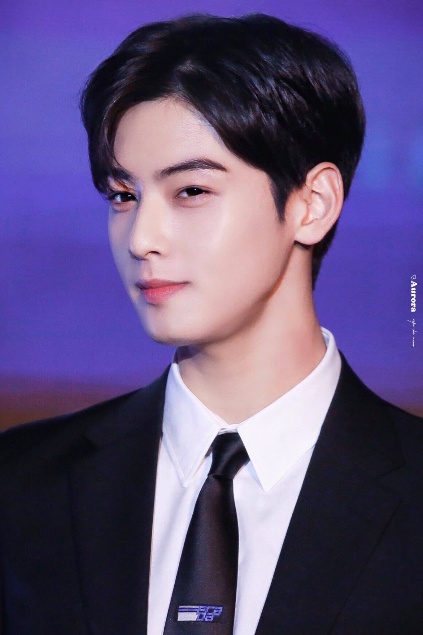 ปักพินโดย Layan fadda ใน Astro | ใบหน้าผู้ชาย, นักแสดง, คนดัง