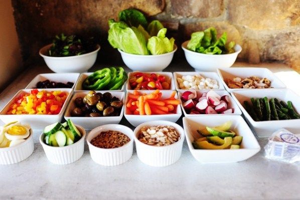 New York Style Chopped Salad | The Pioneer Woman Fruit Recipes, Bars Recipes, Salad Recipes, Cooking Recipes, Healthy Recipes, Antipasto Recipes, Salad Bar Party, Fingers Food, Honey Muffins