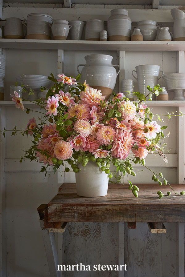 Step inside the world of a florist that grows and tends to 800 variety of dahlias in the Pacific Northwest. Flower Arrangements Diy, Beautiful Flower Arrangements, Fresh Flowers, Spring Flowers, Beautiful Flowers, Flower Arrangement Designs, Beautiful Farm, Lovely, Cut Flower Garden