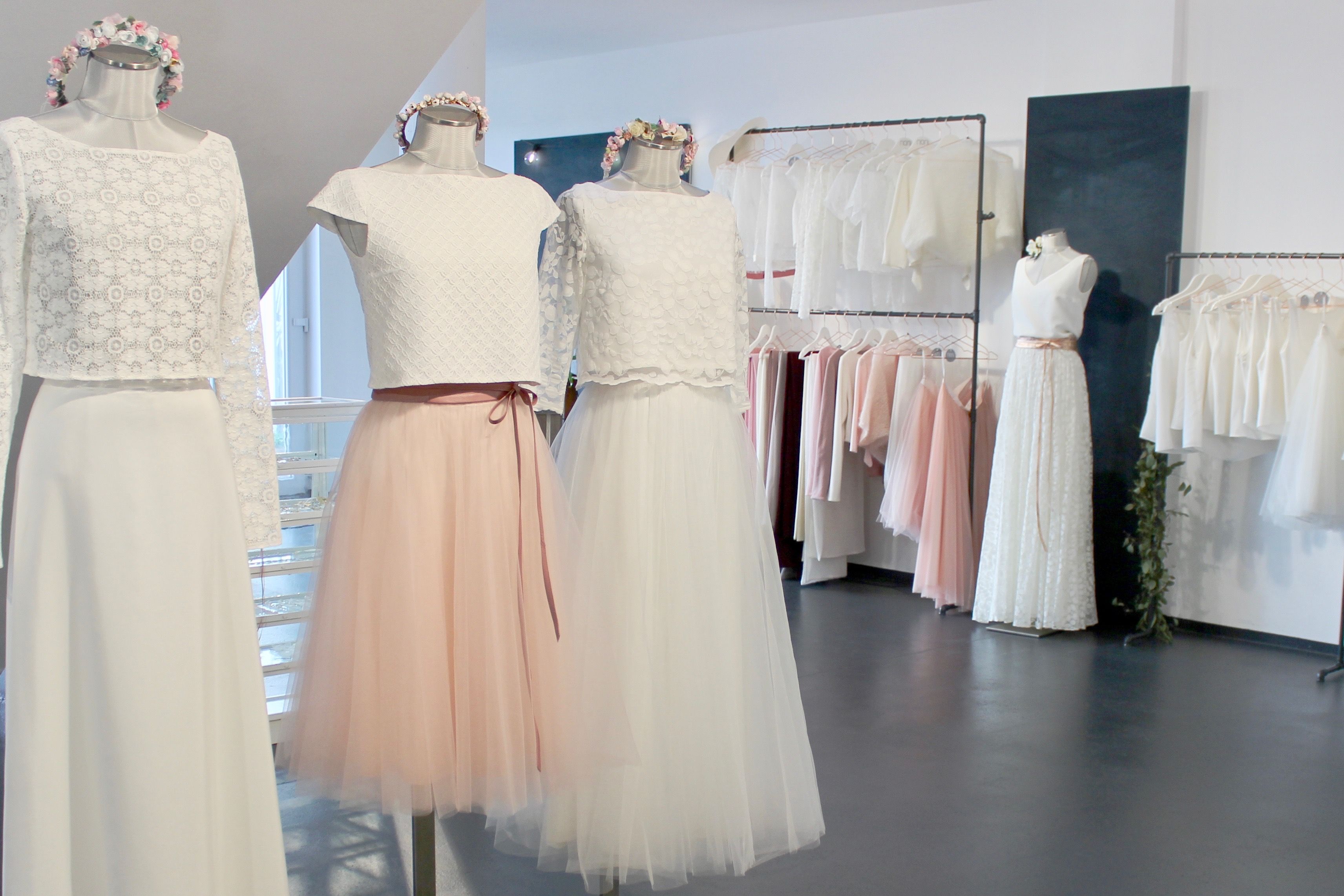Brautkleid, Hochzeitskleid, Zweiteiler für die Hochzeit mit Braut Brautkleid, Hochzeitskleid, Zweiteiler für die Hochzeit mit Braut