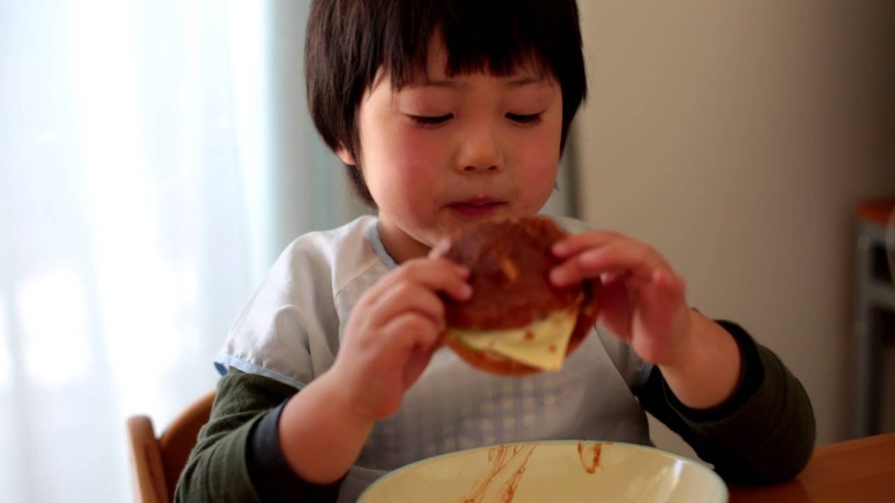 世界一ハンバーガーをおいしそうに食べる1歳児が4歳になった Youtube In 21 Food Food 3 Desserts 世界一ハンバーガーをおいしそうに食べる1歳児が4歳になった Youtube In 21 Food Food 3 Desserts