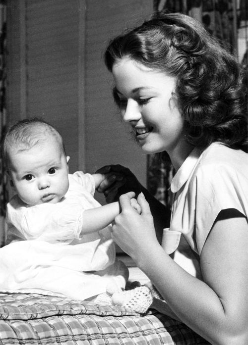 Shirley Temple And Daughter Linda Susan At Home 1948 Linda