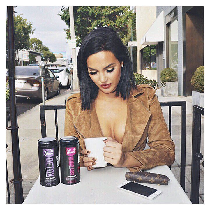 Natalie Halcro On Instagram Sipping On My Skinnybunnytea I Take It With Me Everywhere Skinnybunnyt Natalie Halcro Short Hair Haircuts Natalie And Olivia