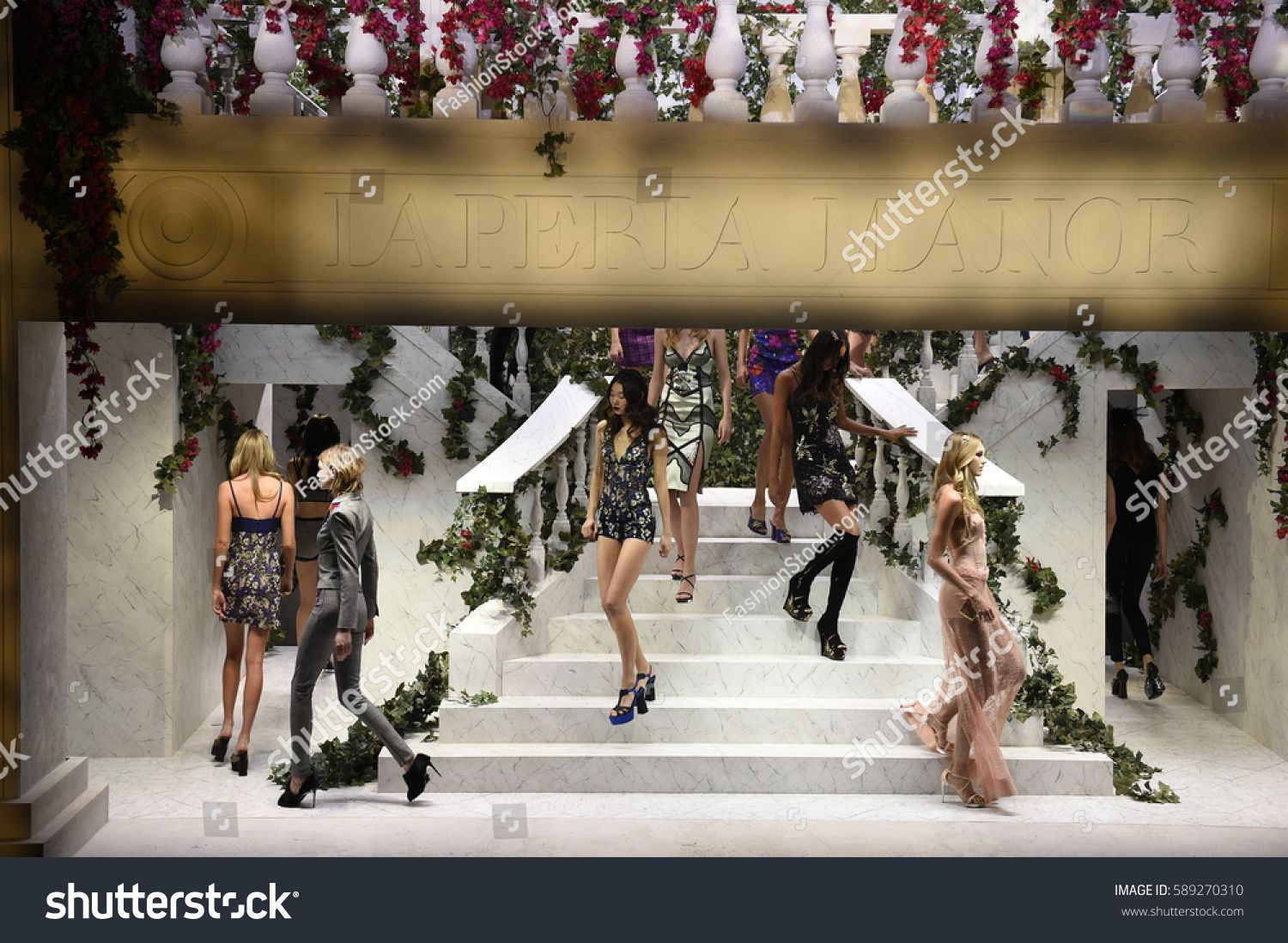 New York Ny February 09 Models Walk On The Runway At La Perla Fashion Show Fall U002fwinter 2017 2018 Ready To Ad In 2020 Pop Art Design La Fashion Fashion Show