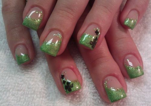 Day 77: Glittery St. Patrick's Day Nail Art Day 77: Glittery St. Patrick's Day Nail Art
