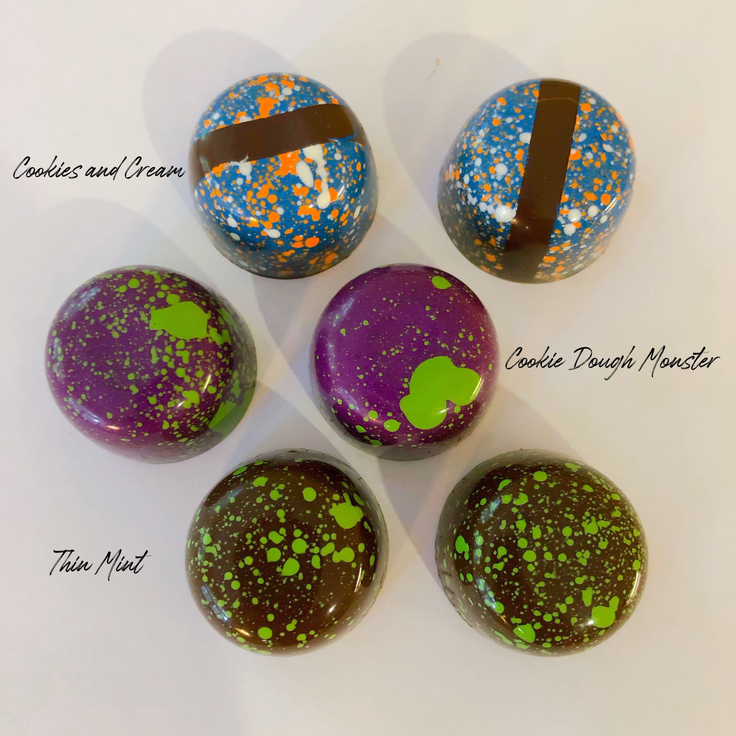 FIVEStars!!!★★★★★ "I got this gift for my mother who is gluten-intolerant and she loved them! She said they looked so incredibly professional, they shipped well (none were melted), and tasted amazing. Thank you for such a great product!" odomta https://etsy.me/2AfRgSw Chocolate Company, Artisan Chocolate, Salted Chocolate, Key Lime Juice, Chocolate Cookie Dough, Chocolate Pictures, Thin Mints, Free Boxes, Cookies And Cream