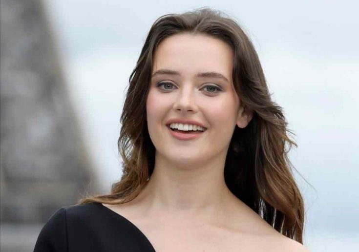 Katherine Langford Net Worth Income Salary Career Bio Katherine netflix-star-katherine-langford-s-net-worth-plunged-in-debt