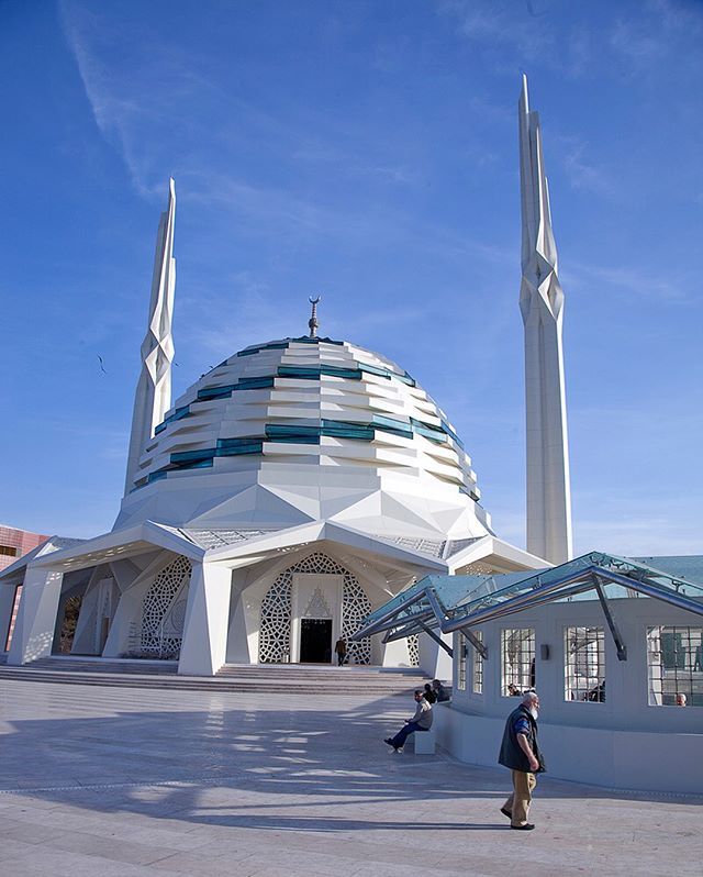 contemporary mosque at marmara university faculty of theology in