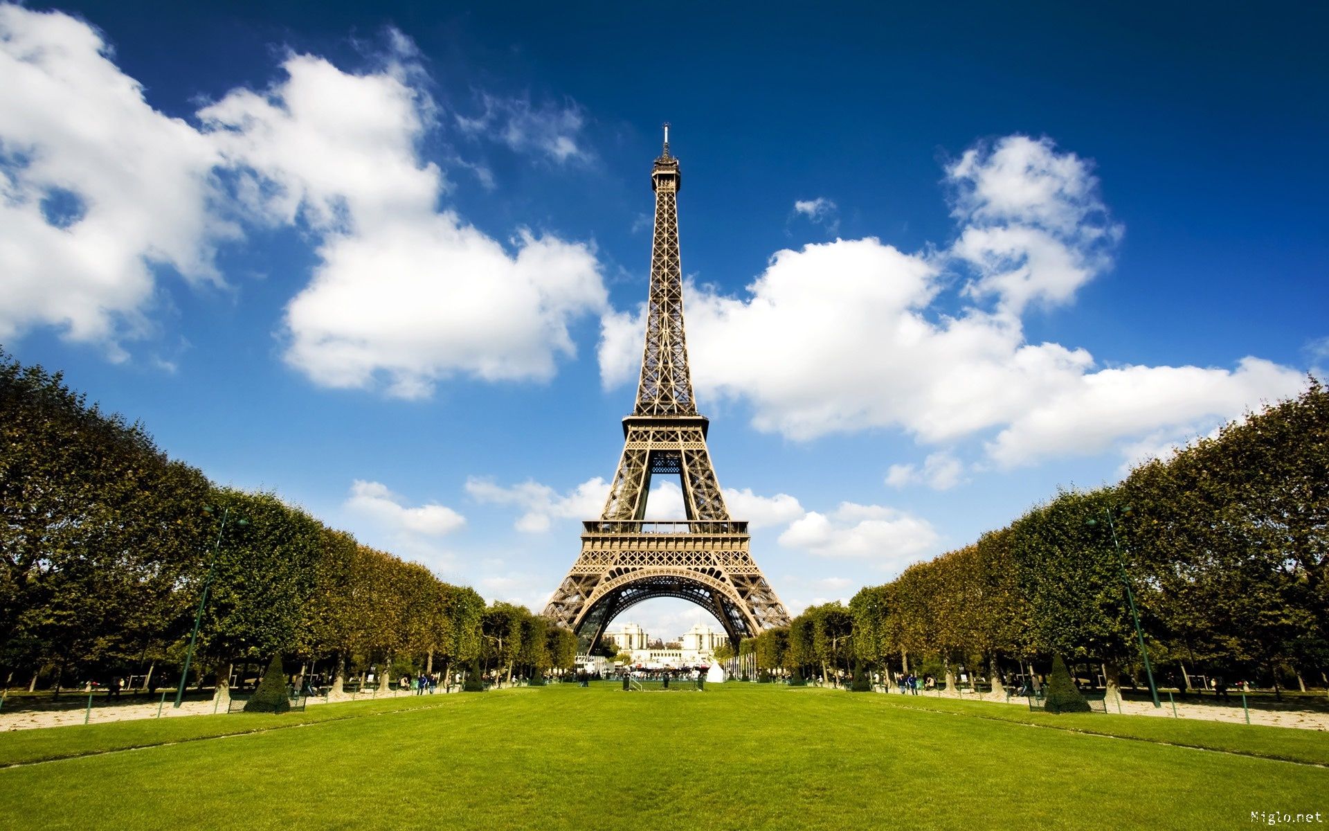 Eiffel Tower - a dream, shocking and French heritage Eiffel Tower - a dream, shocking and French heritage