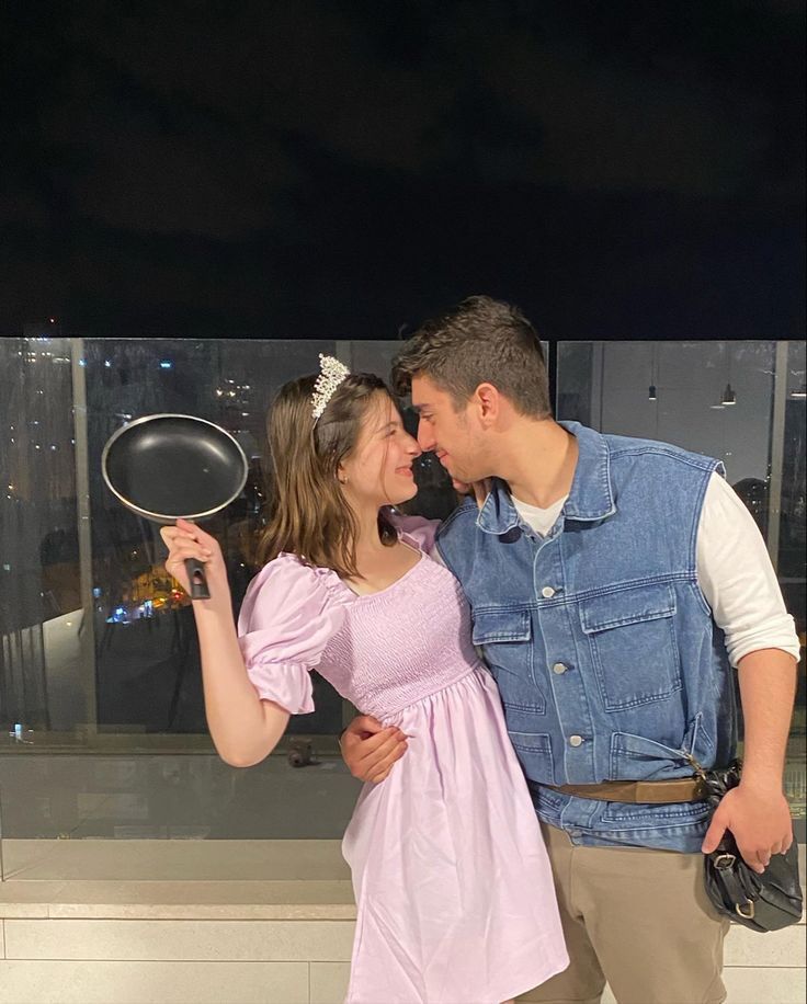 Cute Couples Costumes, Couples Halloween Outfits, Cute Couple Halloween Costumes, Trendy Halloween, Pirate Costume Couple, Disney Couple Costumes, Partner Costumes, Halloween Duos, Girl Halloween
