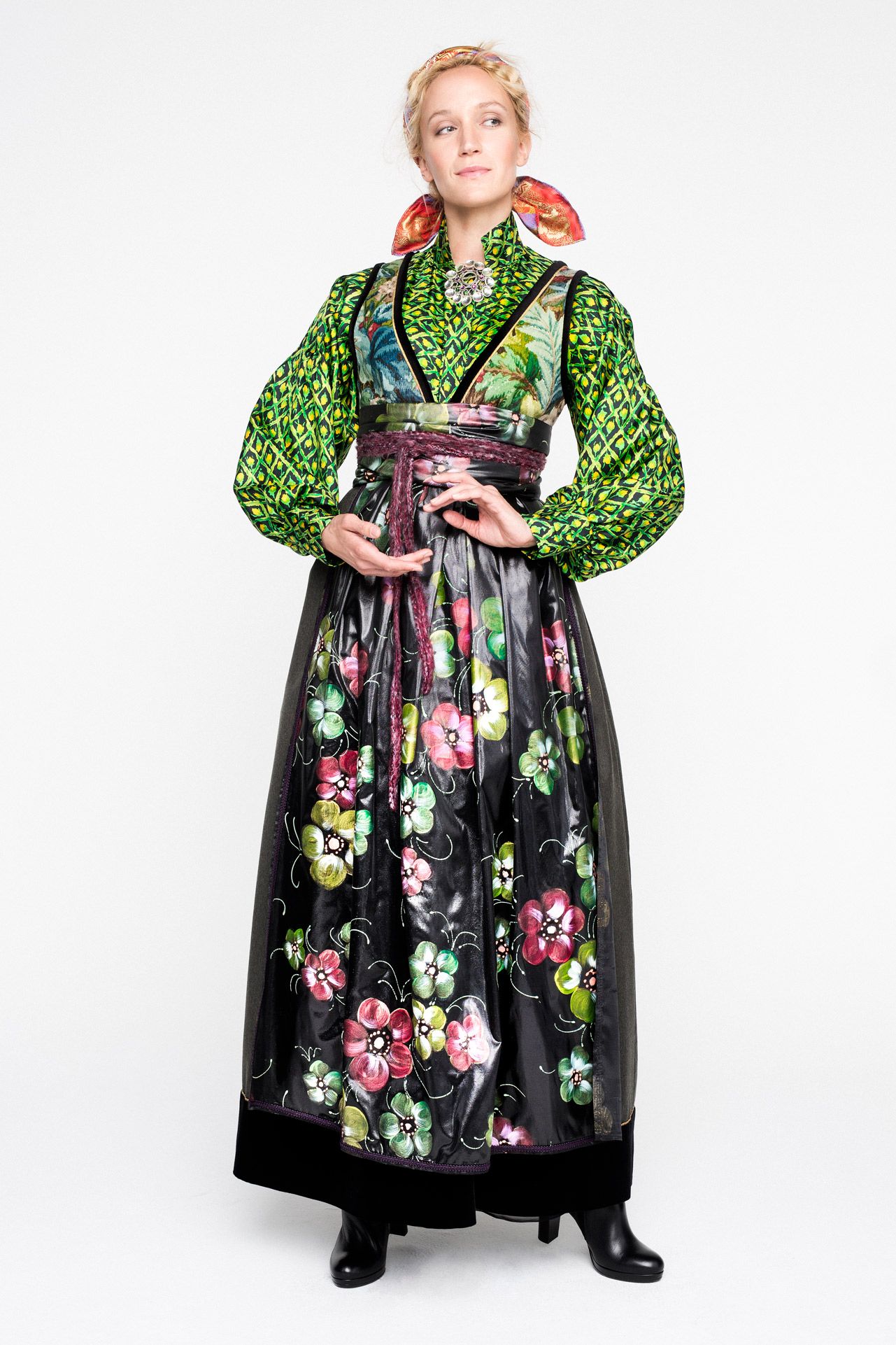 Fantasistakker Folk Costume, Costumes, Norwegian Clothing, Fantasy Dress, Fantasy Clothing, Artistic Photography, Boho Gypsy, Ethnic Fashion, Friend Wedding