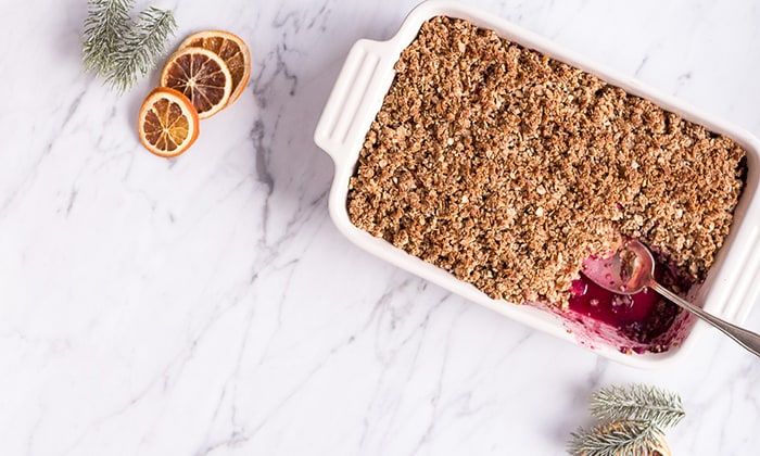 Heute gibt es einen weihnachtlichen Spekulatius-Crumble von Kolumnistin Lynn Hoefer – das perfekte Dessert für die Weihnachtstafel. Sogar glutenfrei. - Ohhh... Mhhh...