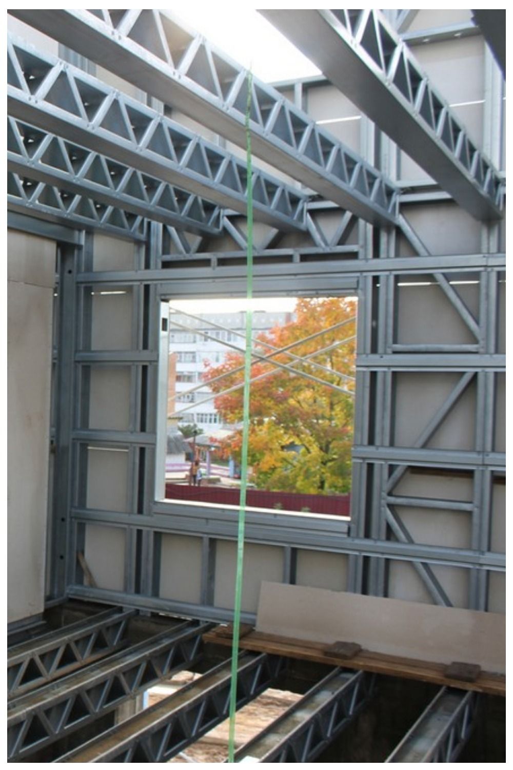 Advanced construction technologies like the FRAMECAD System hold many advantages over traditional construction techniques. The FRAMECAD design and build methodology is all about the rapid construction of quality buildings, and delivers a faster return on investment and new business opportunities. Metal Building House Plans, Steel Building Homes, Steel Trusses, Roof Trusses, Truss Structure, Steel Structure, Small Prefab Homes, House Roof Design, Steel Frame House