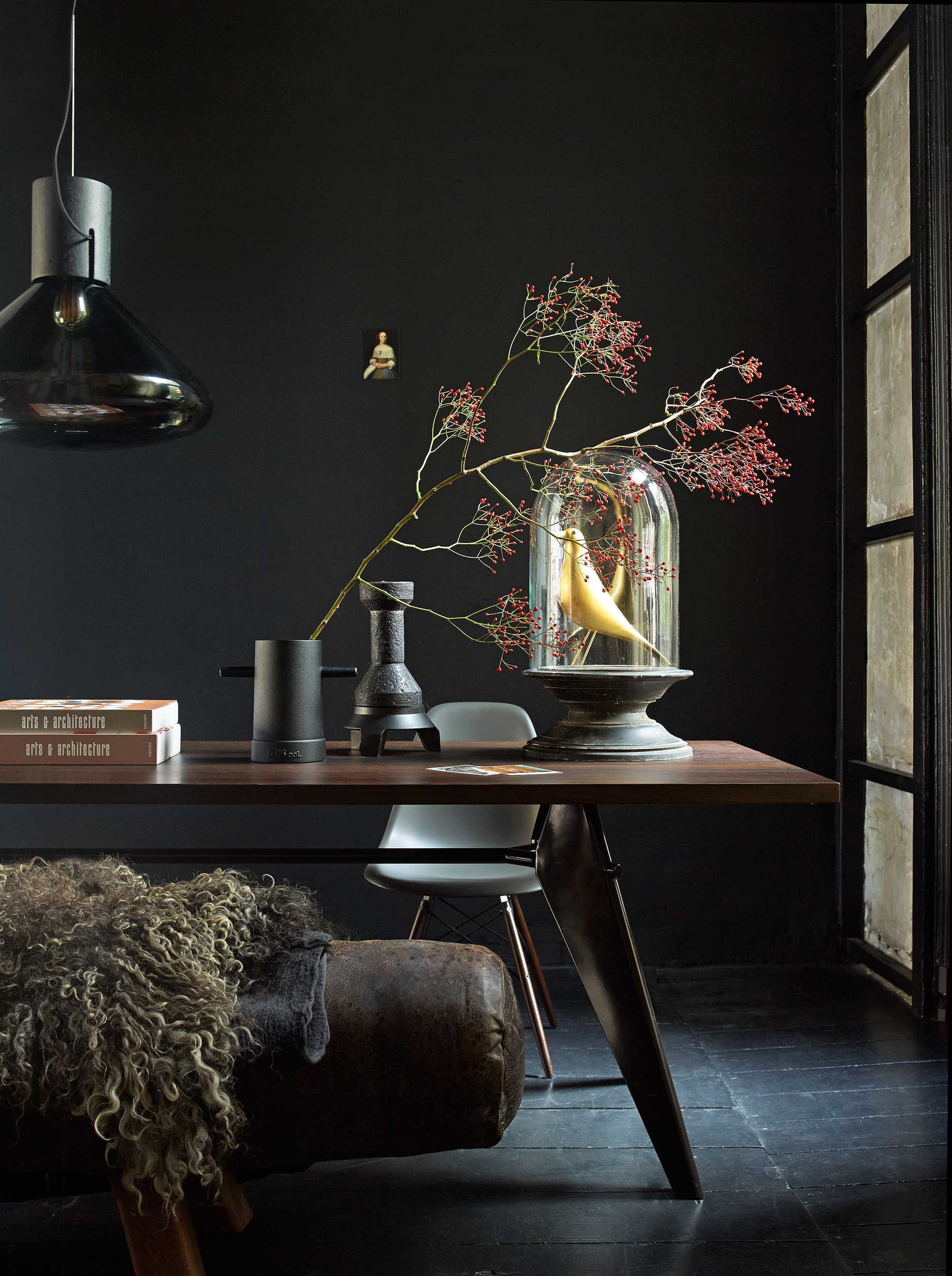 Some beautiful interior design tips of the use of dark, or black