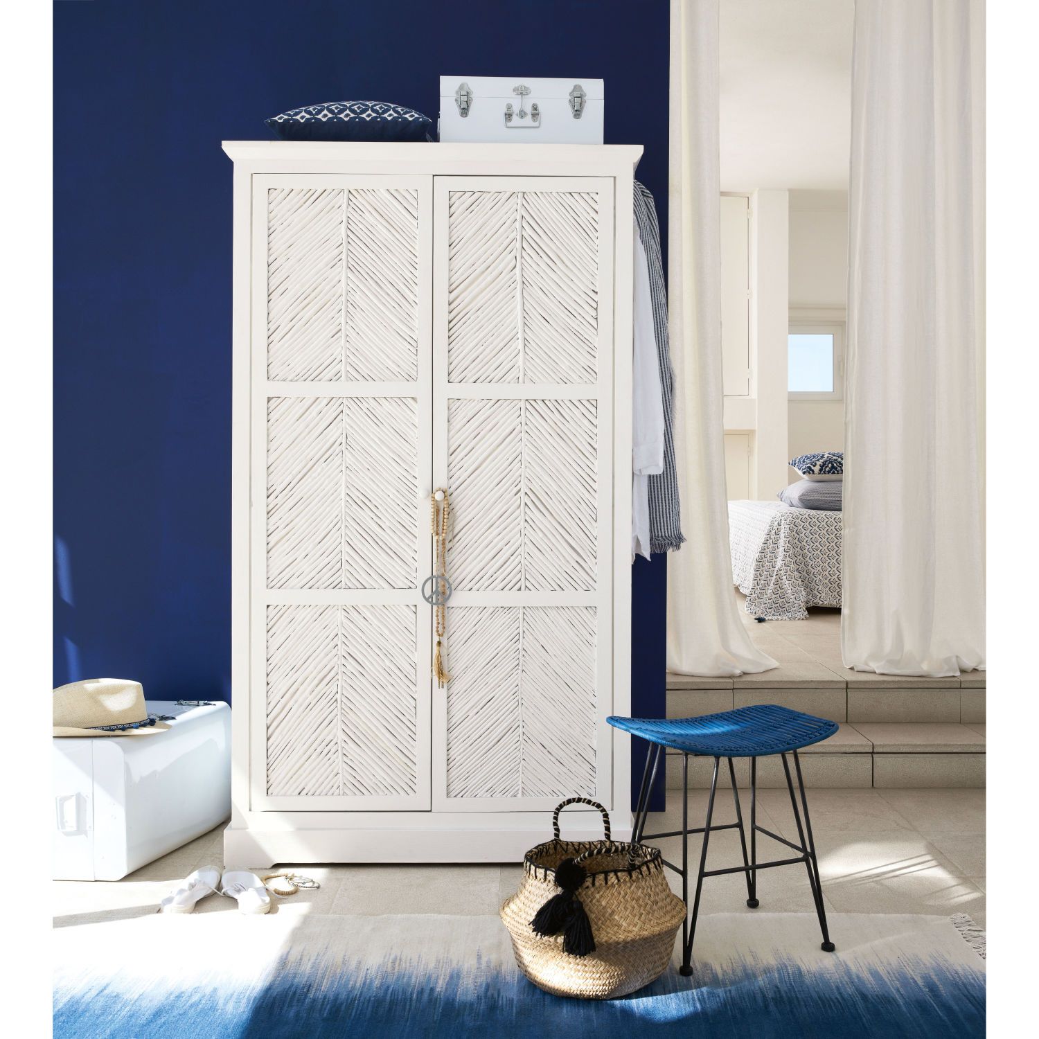Armoire de chambre et de rangement | Living room bookcase, Affordable