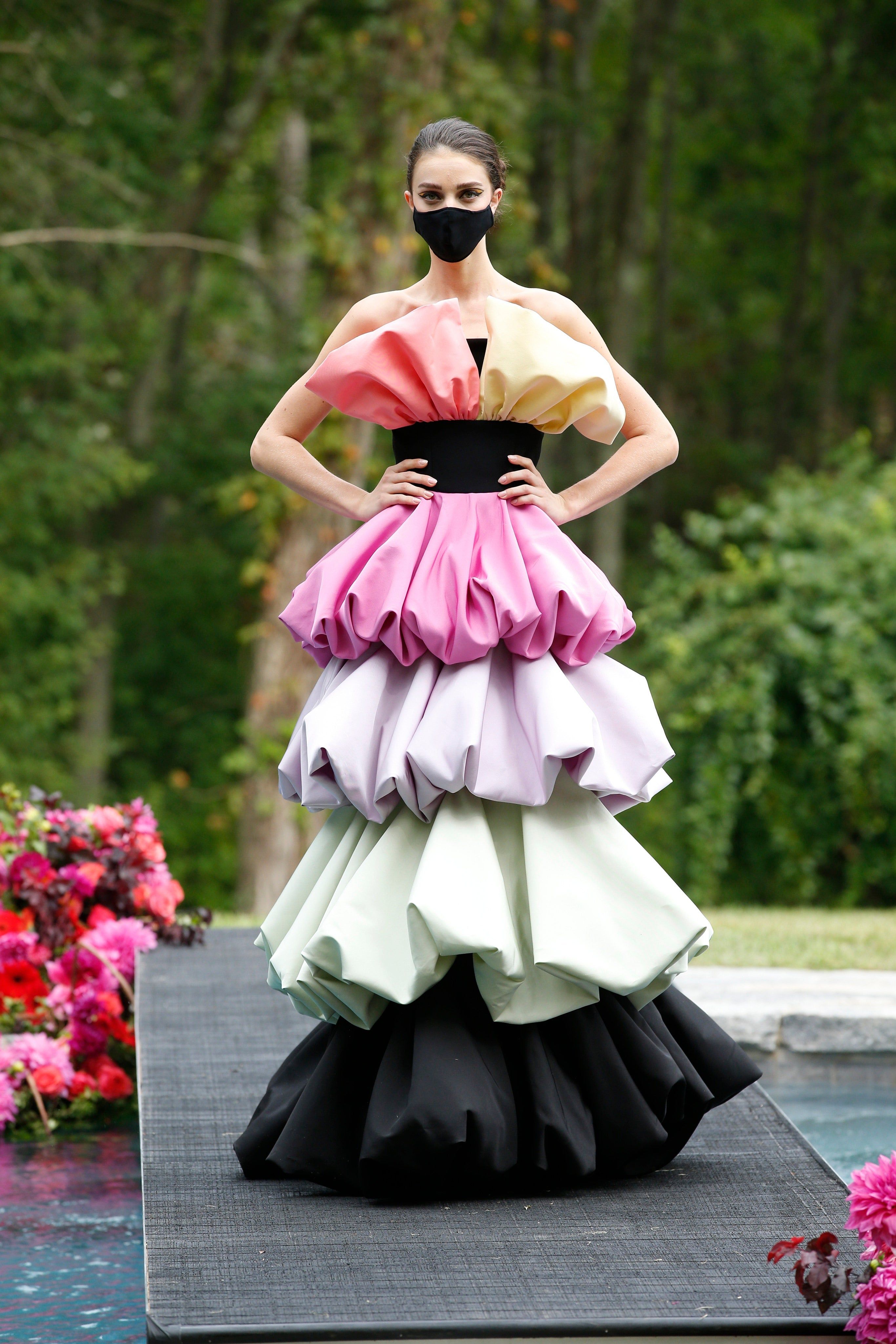 Multi colored strapless silk faille sculpted tiered gown with zipper closure Expected Delivery: 2-4 weeks after purchase Composition: 100% Silk Made in USA Made to order styles are Final Sale For questions, please email info@christiansiriano.com New York Fashion, Runway Fashion, Fashion News, High Fashion, Fashion Show, Fashion Outfits, Fashion Design, Indie Outfits, Spring Outfits