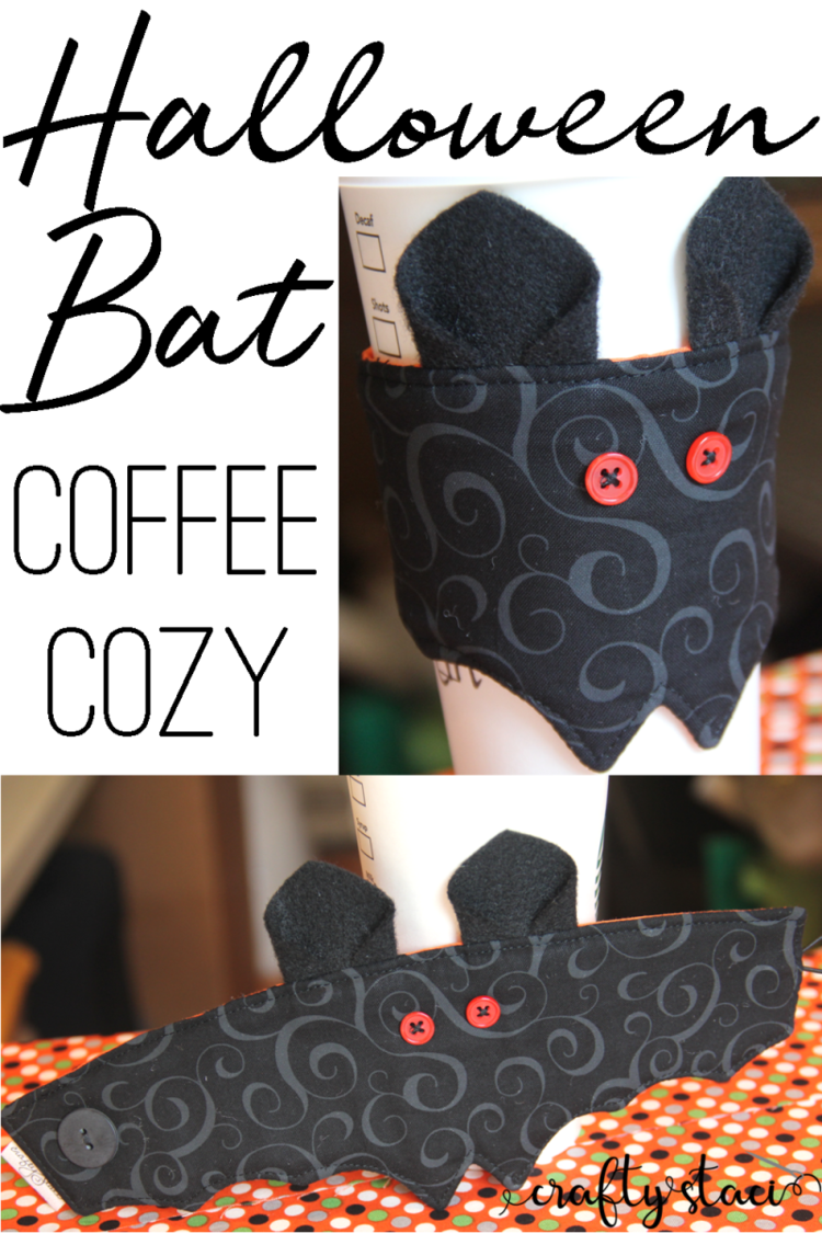 Halloween Bat Coffee Cozy from craftystaci.com #halloweensewing #halloweencrafts #coffeecozy #coffeecupsleeve #coffeecupwrap Halloween Sewing Patterns, Halloween Sewing Projects, Halloween Quilts, Halloween Bats, Halloween Gift Bags Diy, Halloween Goodies, Fall Projects, Halloween 2020, Happy Halloween