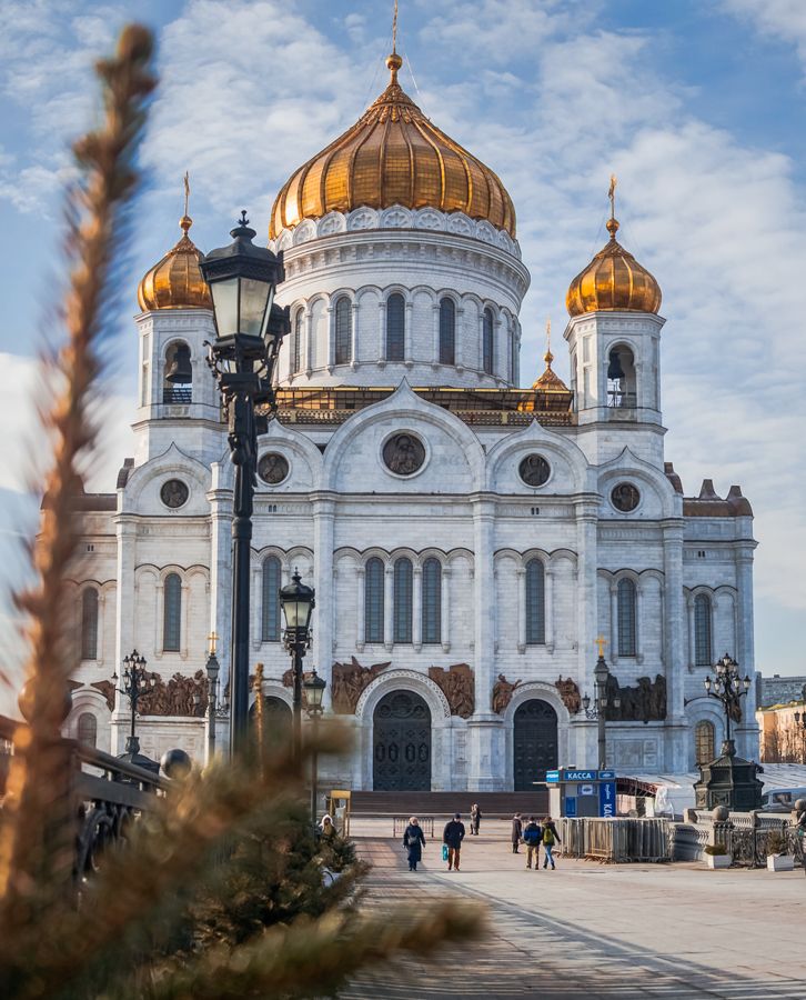 Храм Христа Спасителя в Москве. 1999. alkopona Byzantine Architecture, Church Architecture, Largest Countries, Countries Of The World, Russia Culture, East Europe, Russian Orthodox, Scenic Beauty, Inhabit
