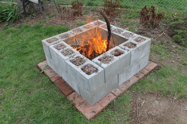 feu, barbecue extérieur dans jardin, en parpaings, briques ext - barbecue de jardin en brique feu, barbecue extérieur dans jardin, en parpaings, briques ext - barbecue de jardin en brique