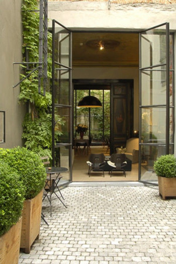 Keuken ideeen - mooie deuren voor uitbouw Style At Home, Outdoor Rooms, Outdoor Living, Indoor Outdoor, Outdoor Decor, Exterior Design, House Exterior, Black Windows Exterior, Craftsman Exterior