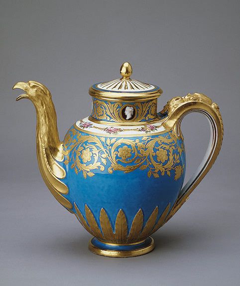 French Porcelain – Coffee Pot: circa 1777-1778 | The Hermitage Museum, St Petersburg Porcelain Teapot, Porcelain Art, Antique Porcelain, Porcelain Figurines, Porcelain Dolls, Tea Cup Saucer, Tea Cups, The Hermitage Museum, Cute Teapot