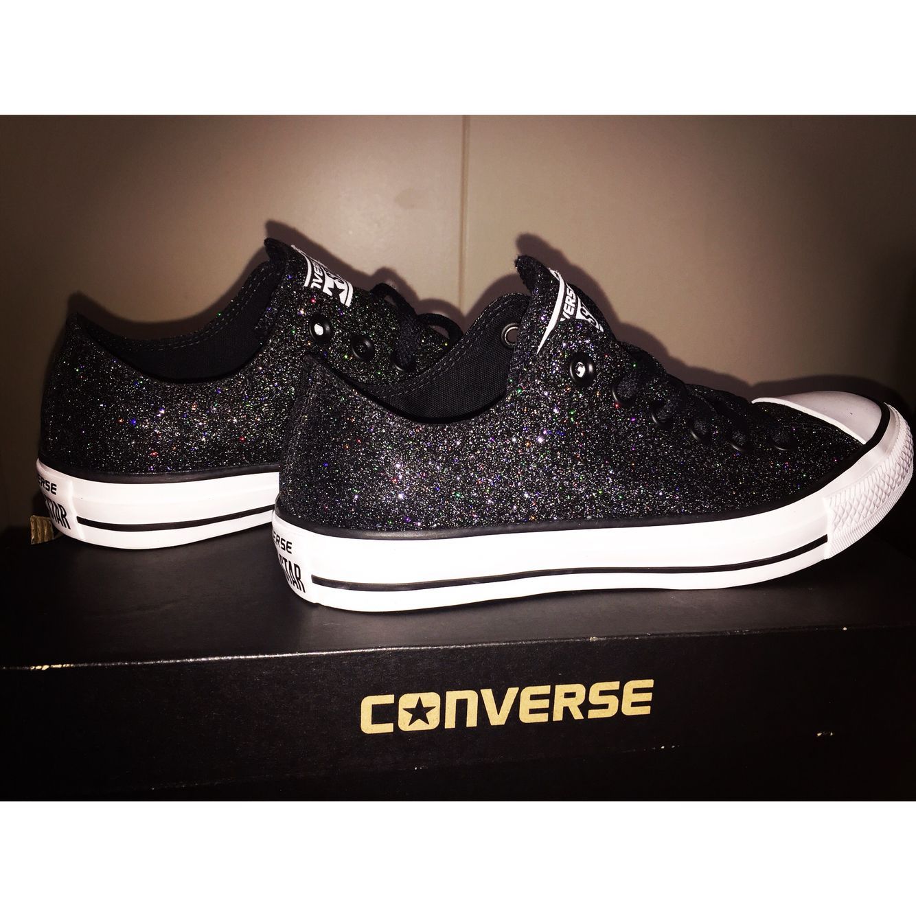 converse negras brillantes